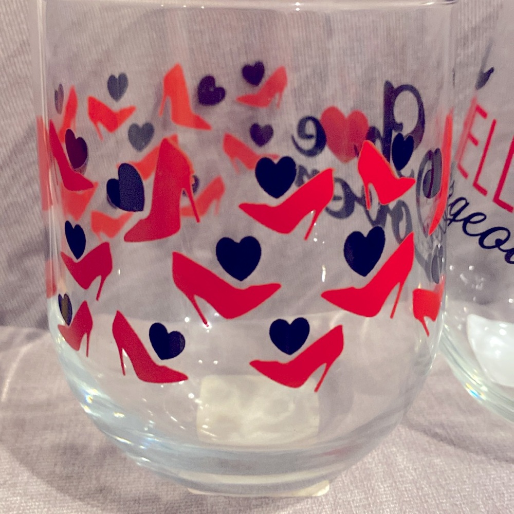 NEW Lot of 2x Wine Glasses - “Shoe Lover” & “Hello Gorgeous” - Red & Black - Picture 7 of 10